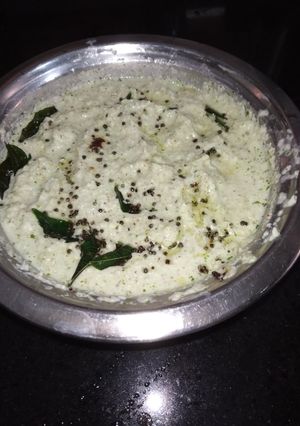 નારિયેળ ની ચટણી (Coconut Chutney Recipe In Gujarati) રેસીપી મુખ્ય ફોટો