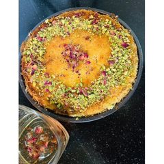 A picture of Arabic Kunafeh.