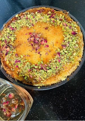 A picture of Arabic Kunafeh.