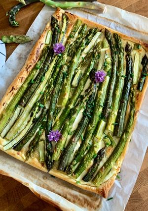 Une photo de ☆Tarte Fine aux Asperges Vertes et Violettes☆