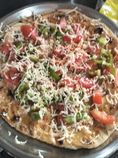 રોટી વેજીટેબલ પીઝા (Roti Vegetable Pizza Recipe In Gujarati) રેસીપી મુખ્ય ફોટો