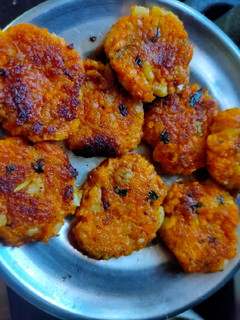 கேரட் கட்லட் (carrot cutlet recipe in Tamil) செய்முறை முக்கிய புகைப்படம்