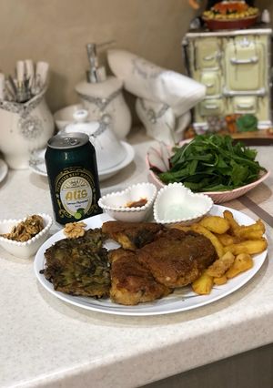 عکسی از دستور ماهی سوخاری و کوکو پیازچه و سیب زمینی سوخاری 😋