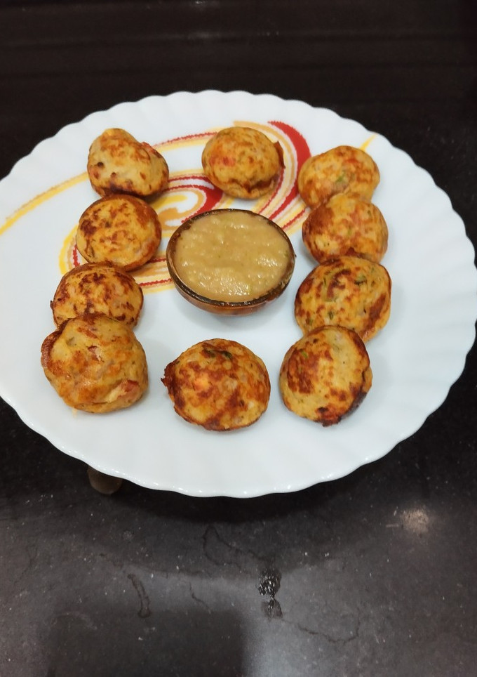 A picture of Moong dal Appe.