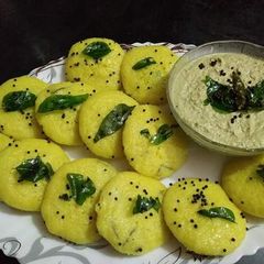 A picture of Instant suji dhokla in idli shape.