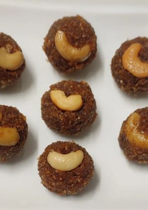 A picture of Coconut jaggery laddu.