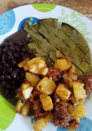 Una foto de Papas con longaniza