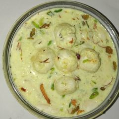 A picture of Kesar makhana kheer.