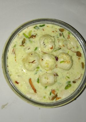 A picture of Kesar makhana kheer.
