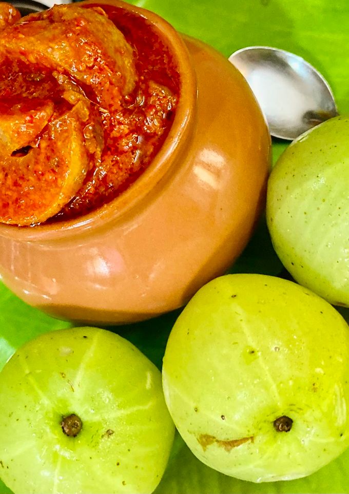 आवळा लोणचं (Awala Lonche Recipe In Marathi) रेसिपी चे मुख्य फोटो 