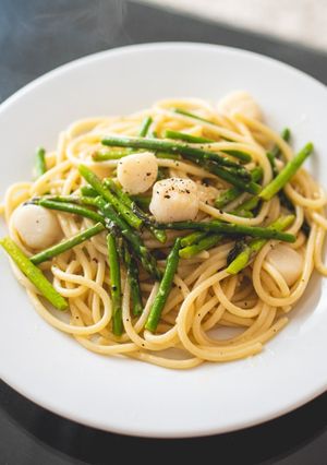 A picture of Pasta with wild asparagus and scallops.