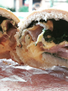 Una foto de Strudel de espinacas, bacon y queso