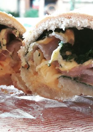 Una foto de Strudel de espinacas, bacon y queso