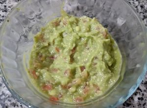 Una foto de Guacamole rápido para nachos!