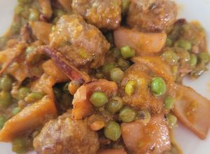 Foto principal de Albóndigas guisadas con calamares y verduras de Marisa Marcos Ortega