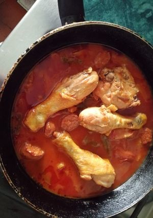 Una foto de Pollo con chorizo