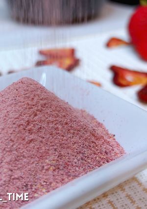 A picture of Handmade Strawberry Powder.