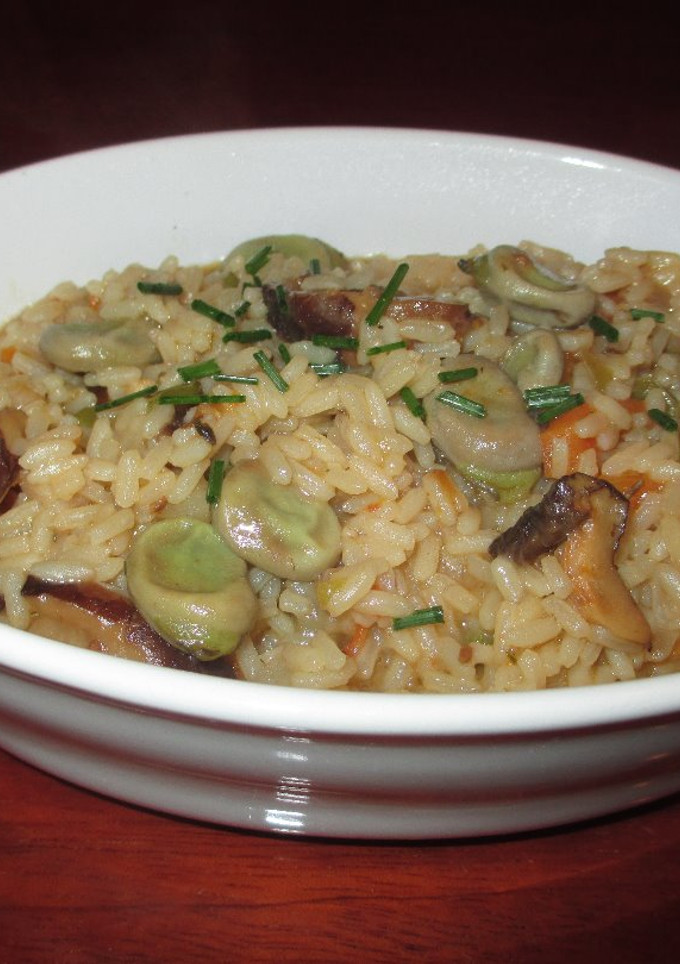 Una foto de Arroz con habas y setas shiitake