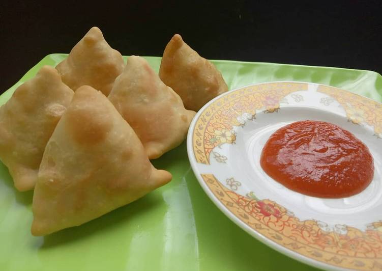 Samosa isi kari ayam &amp; kentang