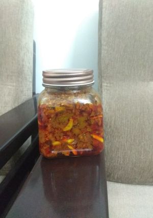 மாங்காய் பூண் டு ஊறுகாய் (Maankaai poondu oorukaai recipe in tamil) செய்முறை முக்கிய புகைப்படம்