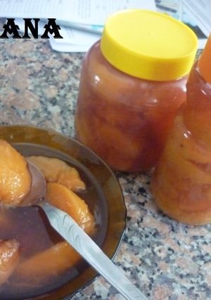 Una foto de Duraznos en almíbar