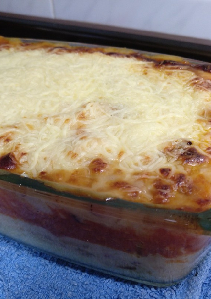 Una foto de Pastel de patata, bacon y atún a los cuatro quesos
