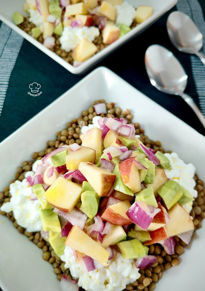 Una foto de Ensalada de lentejas con manzana y queso cottage a la hierbabuena