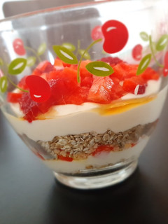 Zabpelyhes gyümölcs joghurt recept fotója