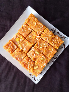 મોહનથાળ (Mohanthal Recipe In Gujarati) રેસીપી મુખ્ય ફોટો