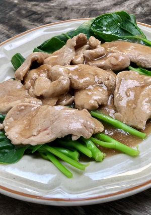 รูปของ หมูผัดน้ำมันหอยราดคะน้า