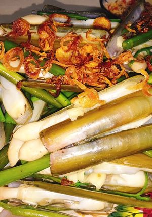 Hình của món Ốc móng tay xào rau muống.