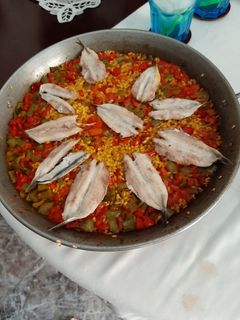 Una foto de Arroz con pimientos y boquerones