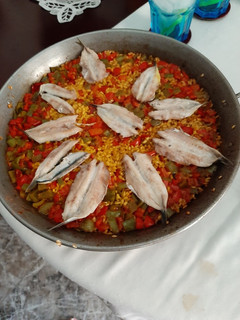 Una foto de Arroz con pimientos y boquerones