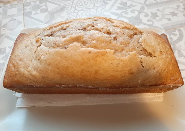 Bizcocho de plátano, nueces y canela
