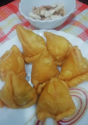 A picture of Mawa Samosa.