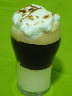 Una foto de Café con mousse de galleta y merengue (Vídeo)