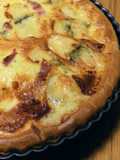 Quiche au morbier et lard fumé sur pâte levée