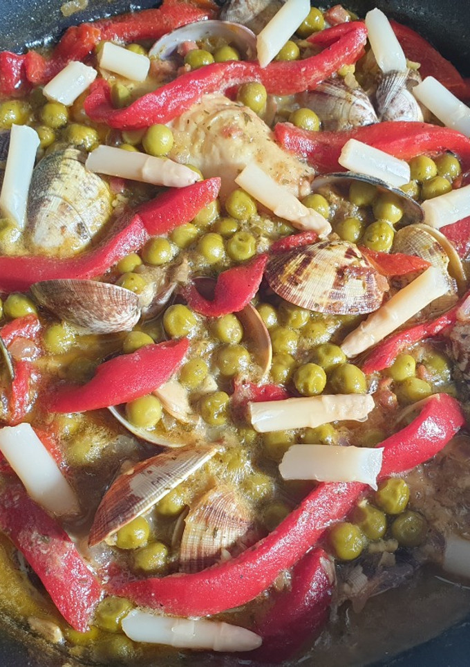 Una foto de Merluza con almejas