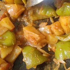 A picture of Aloo Capsicum Curry.