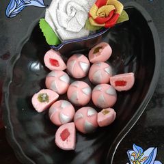 A picture of Jujips Stuffed Strawberry Chocolate.