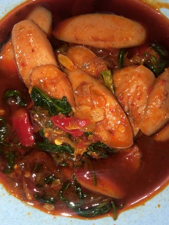 Cara Gampang Membuat Resep Tumis kangkung sosis saus tiram pedas yang Menggugah Selera Anti Ribet, Uenak Banget