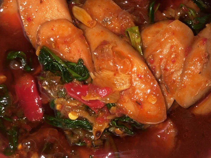 Cara Gampang Membuat Resep Tumis kangkung sosis saus tiram pedas yang Menggugah Selera Anti Ribet, Uenak Banget