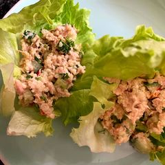 A picture of Lazy Tuna Lettuce Wraps.