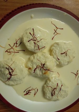 A picture of Rasmalai.