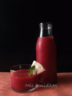 Una foto de Gazpacho de remolacha
