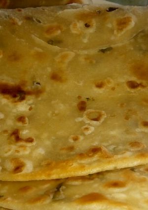 A picture of Dhania and turmeric chapatis.