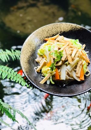 A picture of Stir-Fried Pho Noodles with Vegetables and Mushrooms.