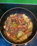 Thịt nạc vai ướp ngũ vị xào cải chua