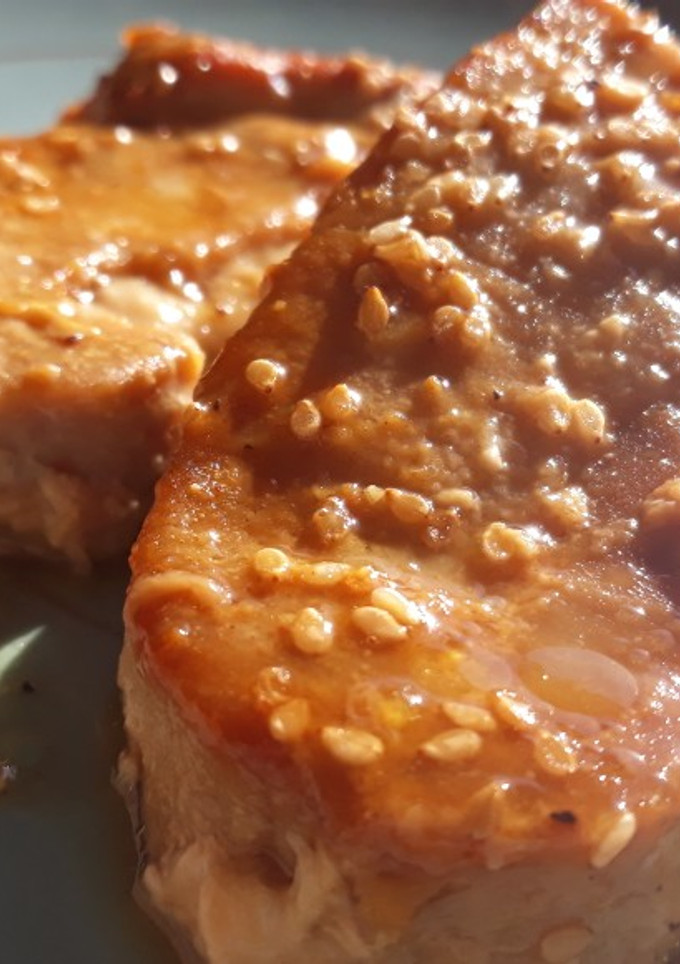 Una foto de Atún en salsa de soja con mostaza y miel
