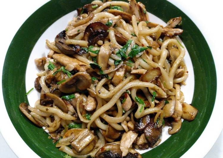 Chicken, mushrooms and udon